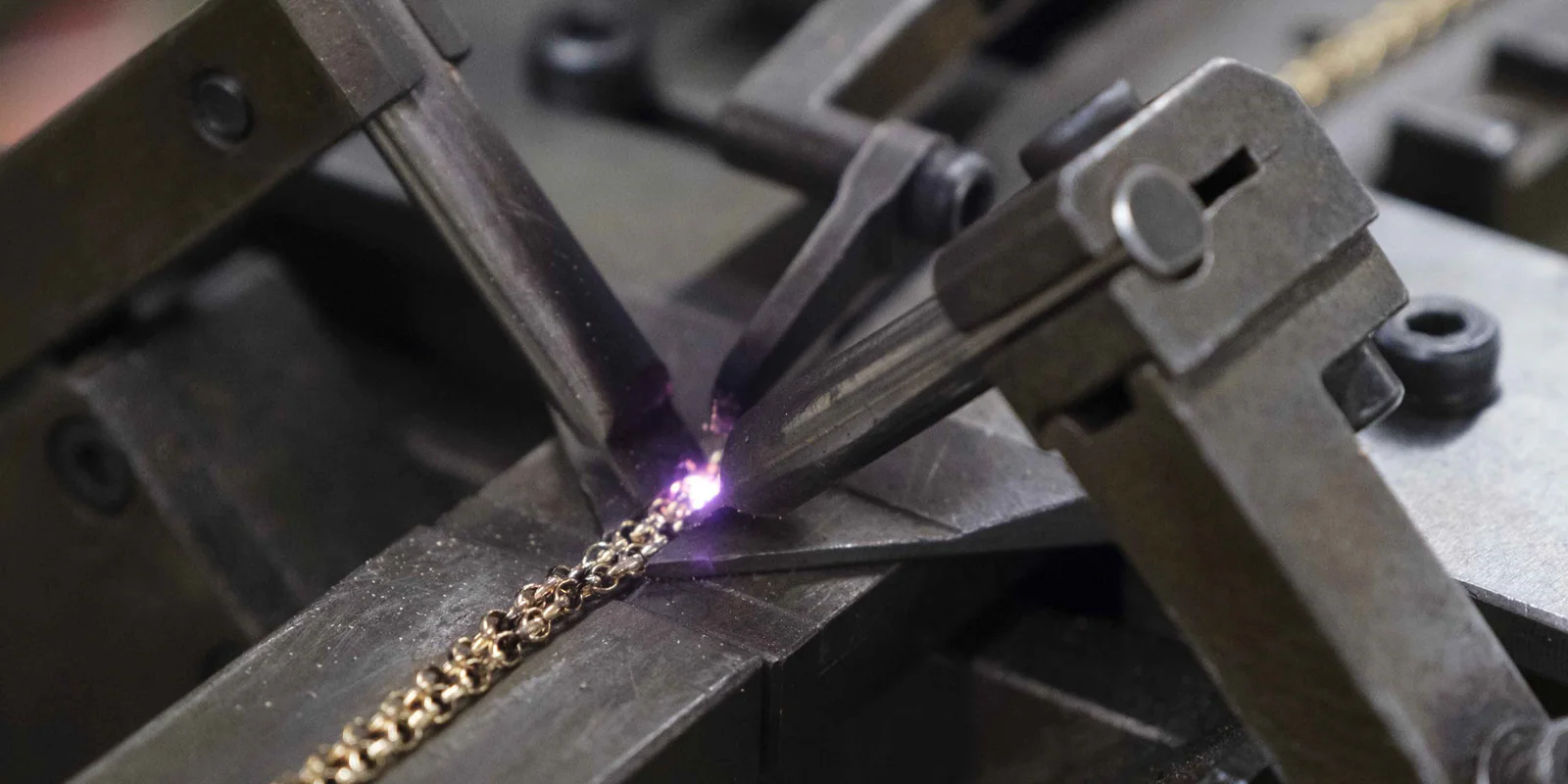 Laser welding a gold chain at the Mioro facility
